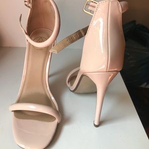 Brand new nude patent sandal heel